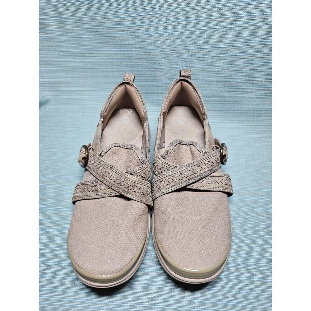 Bzees Indigo Womens Size 9 Tan/Beige Slip On Comfort Sneakers Shoes - Picture 2 of 7
